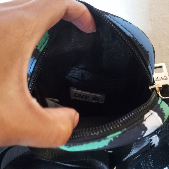 DVF Diane Von Furstenberg X Target Disco Zebra Green Cellphone Holder Purse - Picture 5 of 12